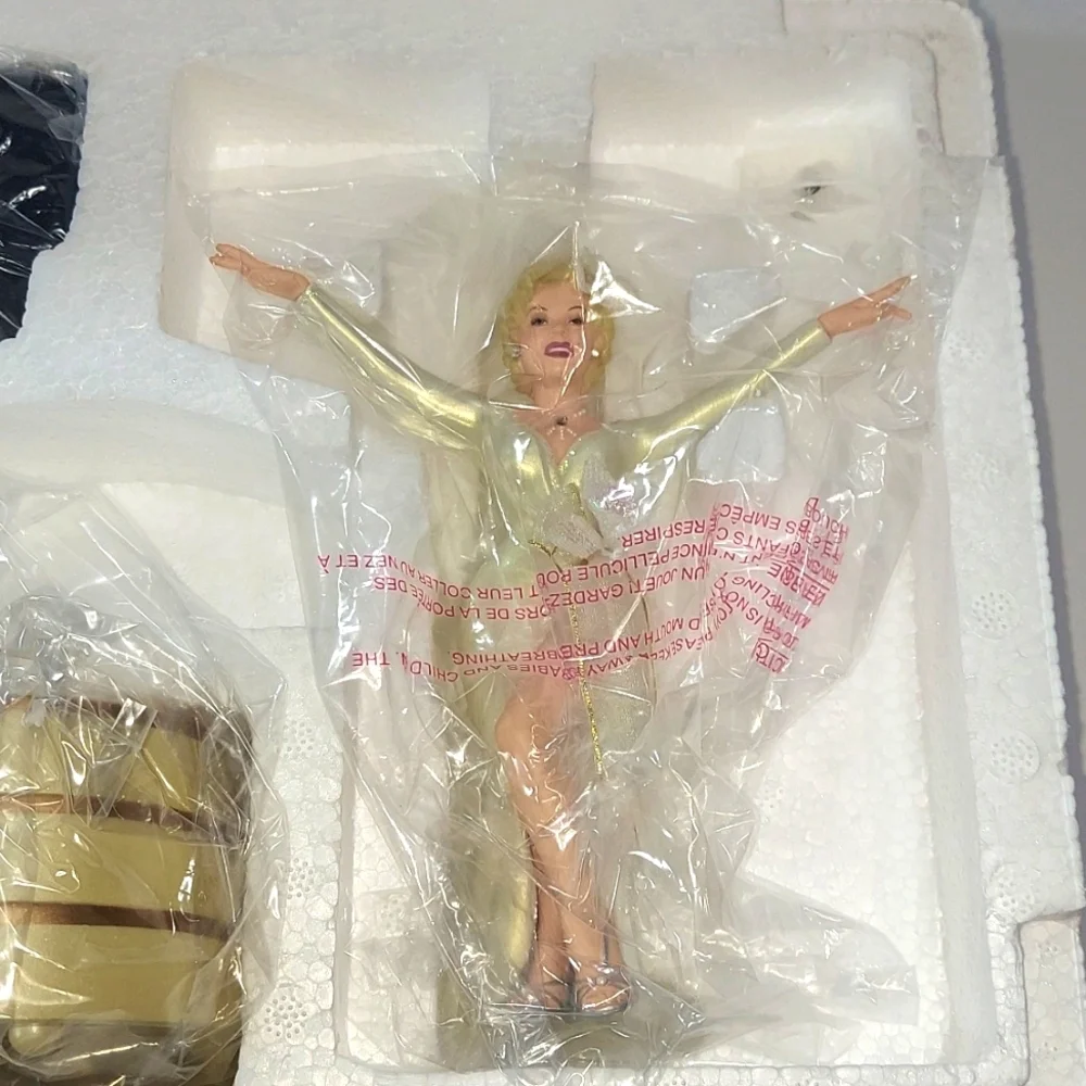 Vintage Heirloom Collection Marilyn Monroe Fiber Optic Stage Ornament